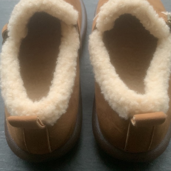 Comfy, cozy, camel slippers! - Picture 4 of 5